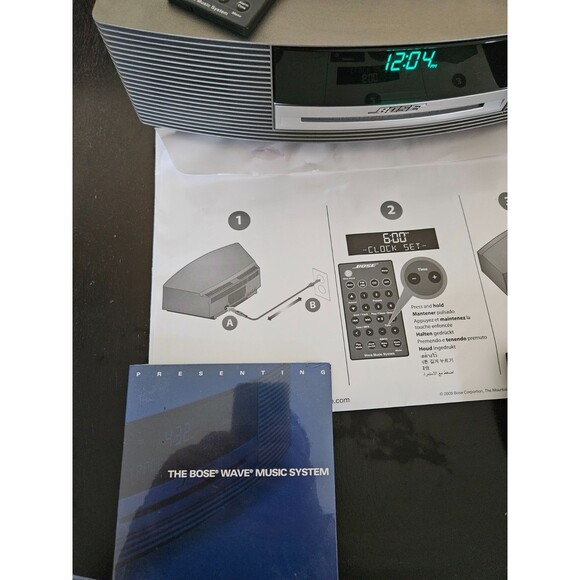 Bose Wave Music System CD Player AM/FM Radio - includes iPhone docking station - Picture 2 of 10